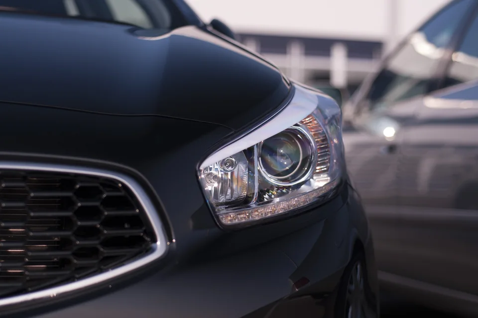 Autokoplamp als uitleg voor zicht, verlichting en controle voor vertrek