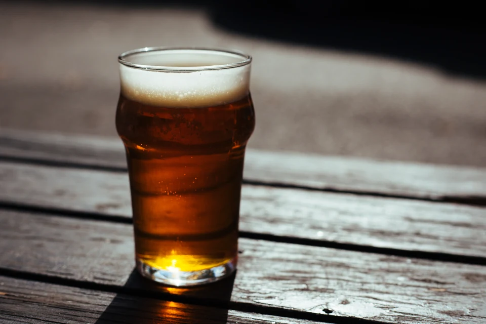 Glas bier als uitleg voor alcohol en rijvaardigheid