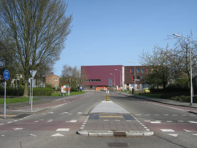 Kruispunt met fietsstrook als uitlegbeeld voor voorrang op kruispunten