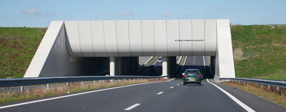 Open weg met voorligger als praktijkvoorbeeld voor afstand houden