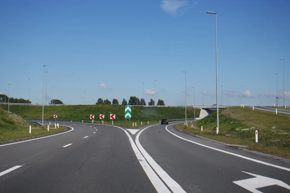 Rijstrooksplitsing als praktijkvoorbeeld voor inhalen en wisselen van rijstrook